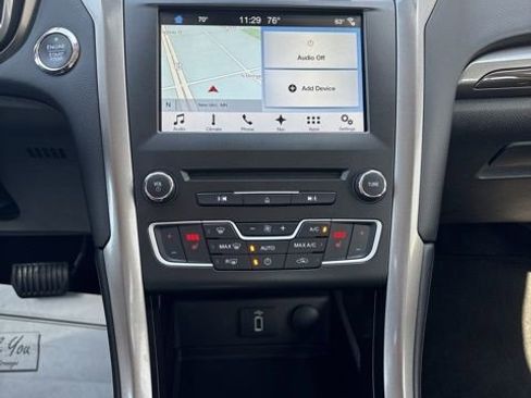 Used 2017 Ford Fusion SE w/ Fusion SE Technology Package FWD image 17