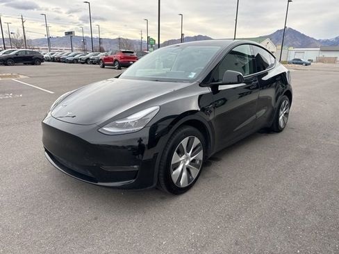 Used 2023 Tesla Model Y Long Range image 3
