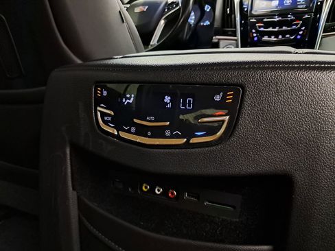 Used 2016 Cadillac Escalade Luxury image 36