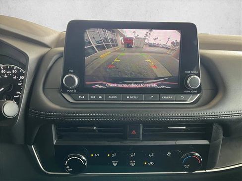 Used 2023 Nissan Rogue S image 13