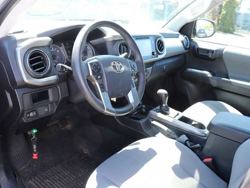 Used 2019 Toyota Tacoma SR5 AWD/4WD image 10