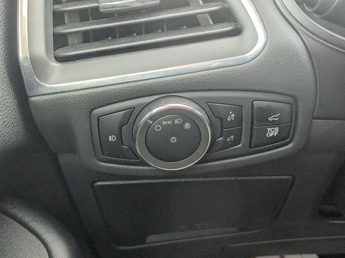 Used 2024 Ford Edge Titanium image 17