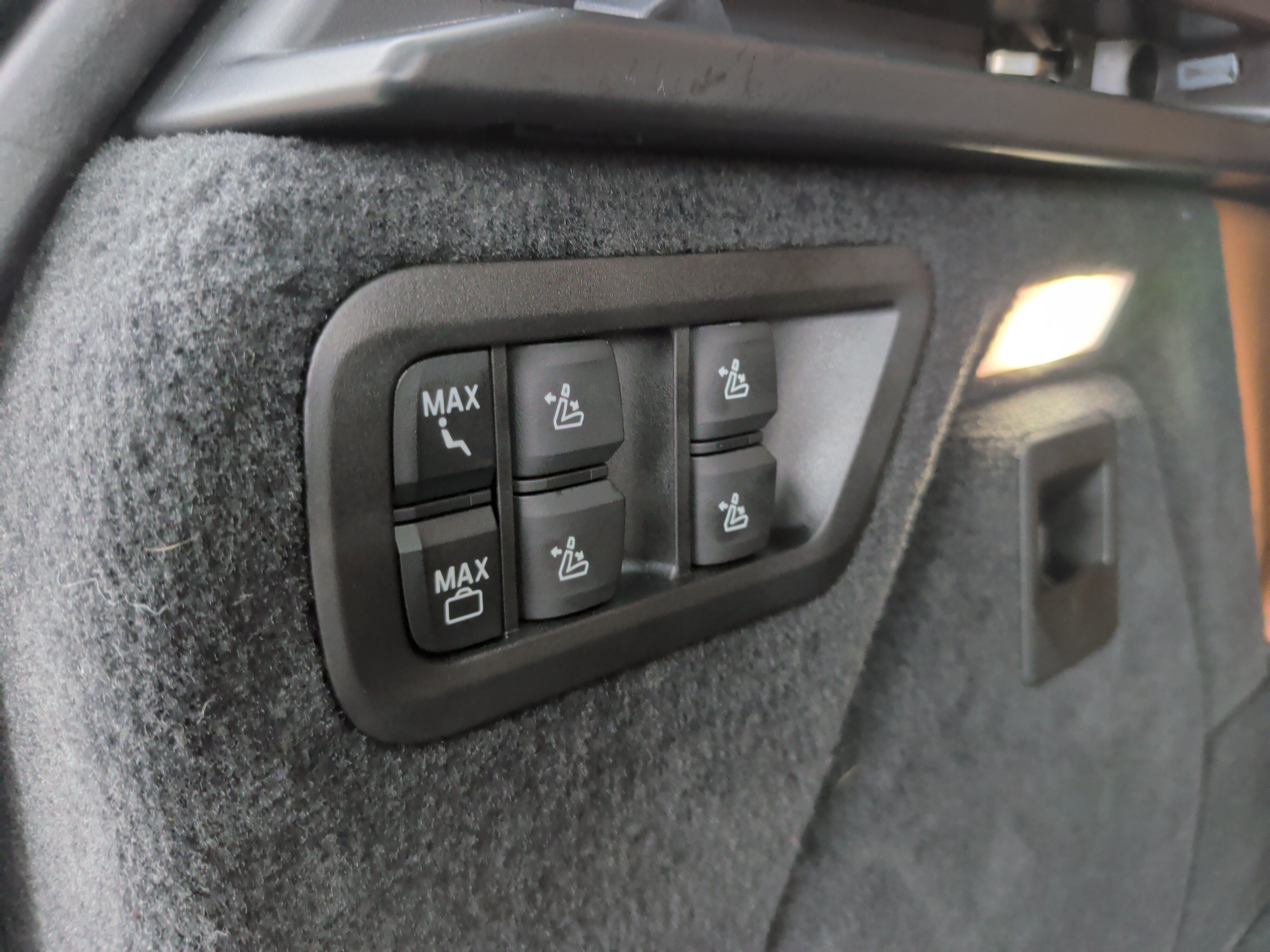 Used 2025 BMW X7 xDrive40i w/ Executive Package AWD/4WD image 45
