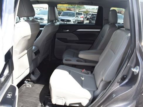Used 2018 Toyota Highlander XLE w/ Protection Package #3 AWD/4WD image 33