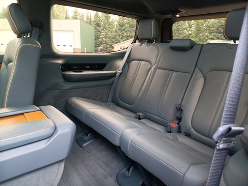 Used 2022 Jeep Grand Wagoneer Series II w/ Premium Group II AWD/4WD image 29