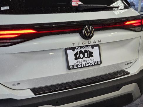 New 2026 Volkswagen Tiguan SE image 13