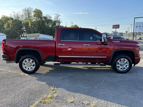 Used 2025 Chevrolet Silverado 2500 High Country w/ High Country Premium Package AWD/4WD image 2