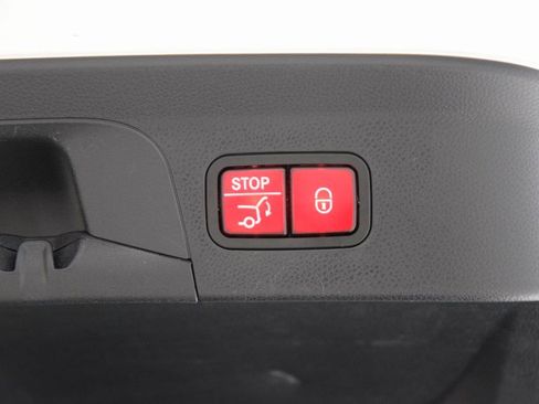 Used 2022 Mercedes-Benz GLC 43 AMG AMG GLC 43 image 32