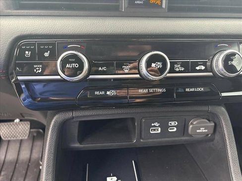 Used 2025 Honda Pilot Black Edition image 14