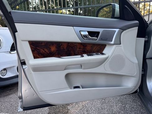 Used 2013 Jaguar XF 3.0 image 22