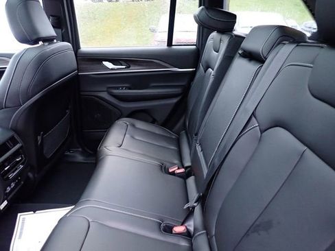 New 2025 Jeep Grand Cherokee Limited w/ MOPAR Finishing Package AWD/4WD image 13
