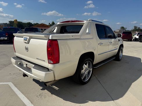 Used 2007 Cadillac Escalade EXT w/ Information Package AWD/4WD image 6