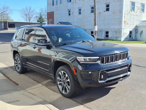 Used 2021 Jeep Grand Cherokee L Overland image 4