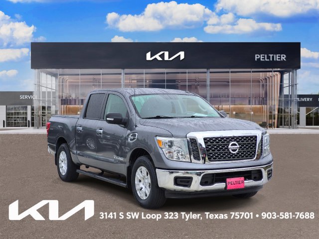 Used 2017 Nissan Titan SV RWD image 1