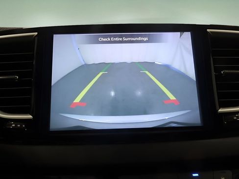 Certified 2024 Chrysler Pacifica Touring-L FWD image 19