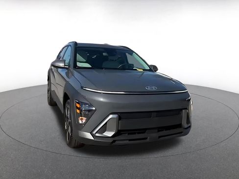 Used 2025 Hyundai Kona SEL image 3