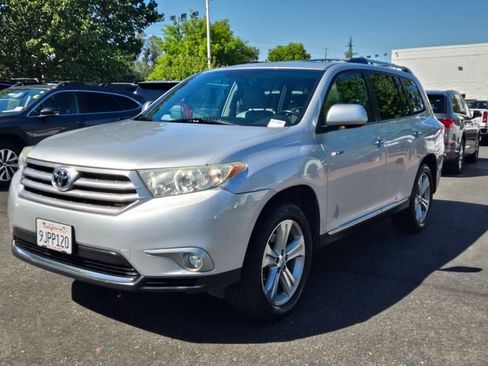 Used 2012 Toyota Highlander Limited w/ Tow Pkg AWD/4WD image 8