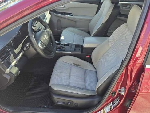 Used 2015 Toyota Camry SE w/ Moonroof Package image 16