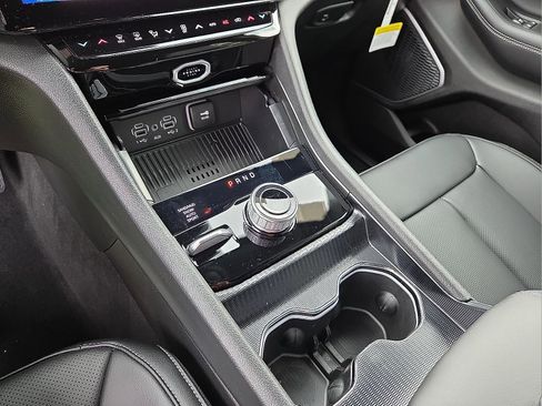 New 2026 Jeep Grand Cherokee L Limited w/ Luxury Tech Group II AWD/4WD image 25