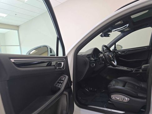 Used 2019 Porsche Macan S AWD/4WD image 23