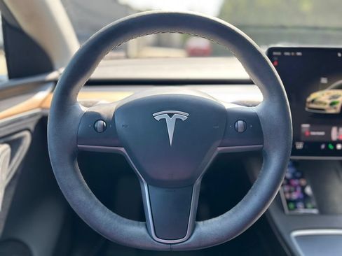 Used 2025 Tesla Model Y Long Range AWD/4WD image 9