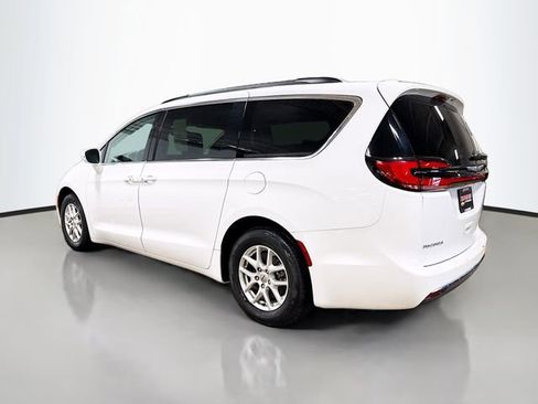 Used 2022 Chrysler Pacifica Touring-L FWD image 7