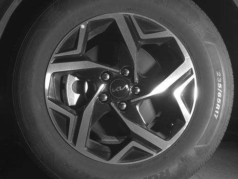 Used 2025 Kia Sportage LX image 12