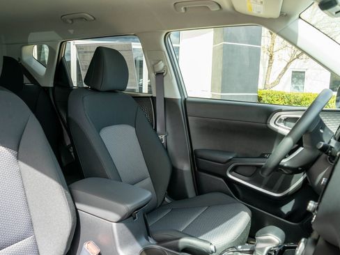 Used 2025 Kia Soul S image 11