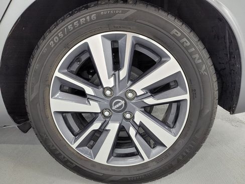 Used 2023 Nissan Versa SV FWD image 11