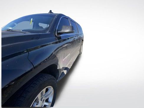 Used 2016 Chevrolet Suburban LT w/ Luxury Package image 2