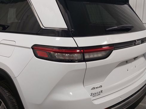 Used 2023 Jeep Grand Cherokee Laredo image 33