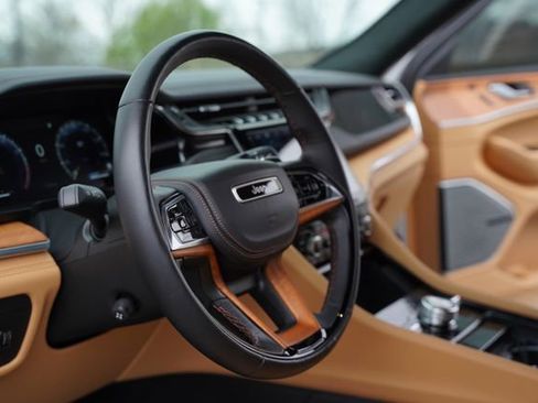 Used 2023 Jeep Grand Cherokee L Summit image 29