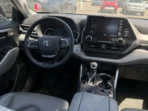 Used 2021 Toyota Highlander Limited AWD/4WD image 19