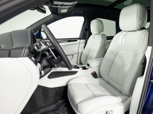 New 2026 Porsche Macan image 17
