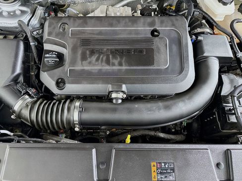 Used 2023 Buick Envision Avenir AWD/4WD image 32