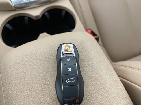 Used 2025 Porsche Macan image 42