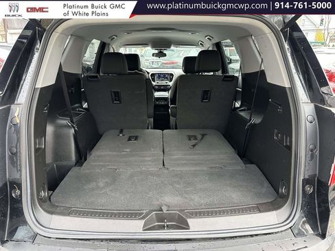 Used 2023 GMC Acadia SLE image 12