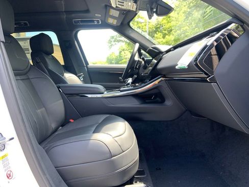 New 2025 Land Rover Range Rover Sport Dynamic SE image 15