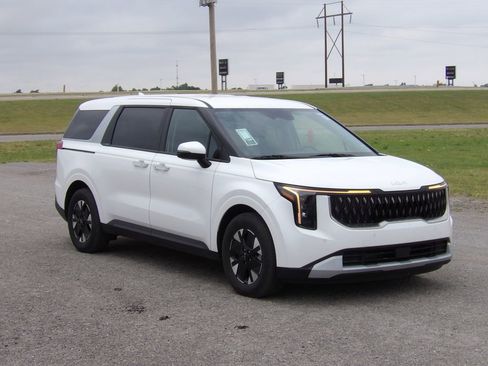 Used 2026 Kia Carnival LXS FWD image 4