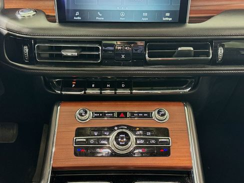 Used 2022 Lincoln Aviator Reserve AWD/4WD image 16