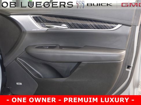 Used 2025 Cadillac XT6 Premium Luxury image 17