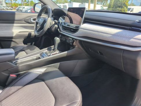 Used 2023 Jeep Compass Latitude image 25