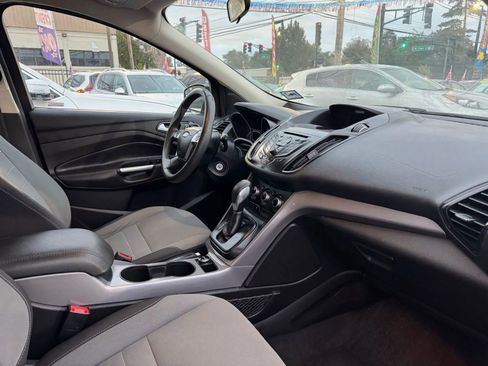 Used 2015 Ford Escape SE image 17