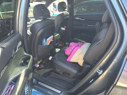 Used 2024 Hyundai Palisade Calligraphy image 2