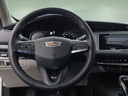 Used 2020 Cadillac XT4 Premium Luxury image 18