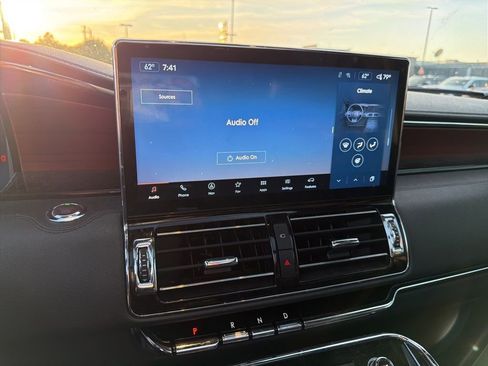 Used 2022 Lincoln Navigator Reserve AWD/4WD image 19