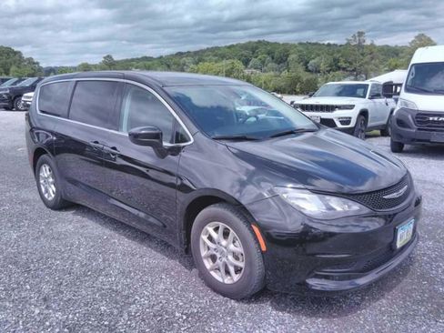 Used 2023 Chrysler Voyager LX FWD image 1