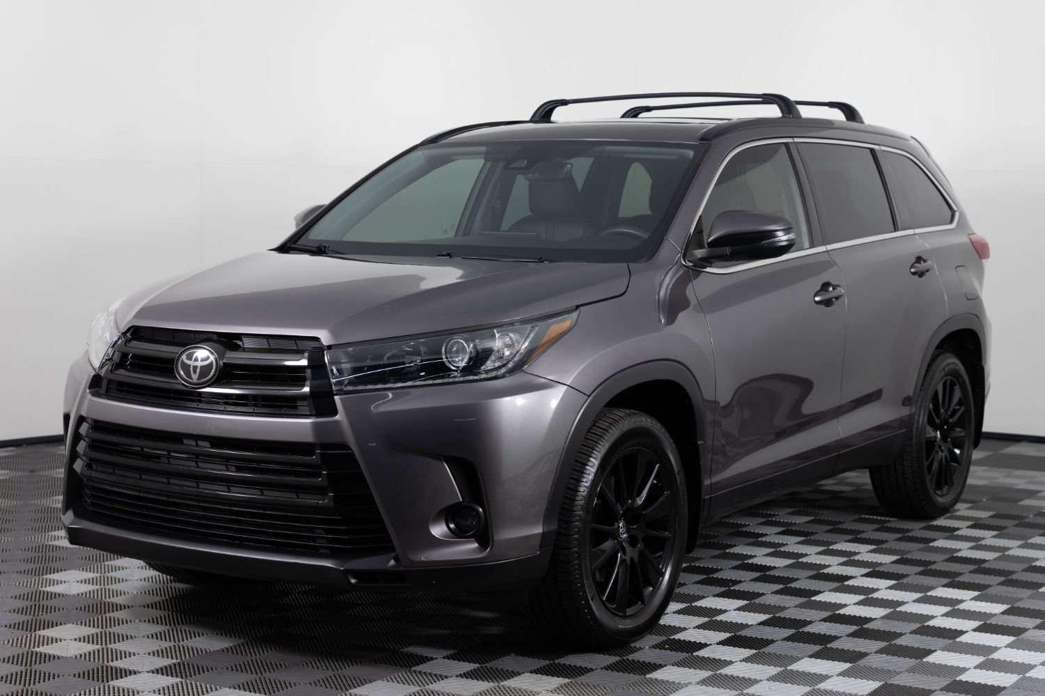 Used 2019 Toyota Highlander SE AWD/4WD image 2