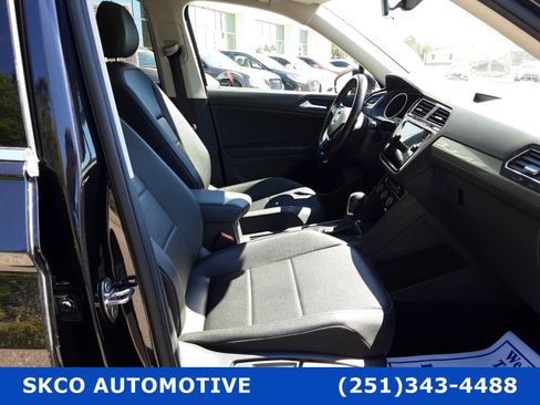 Used 2019 Volkswagen Tiguan SE w/ Panoramic Sunroof Package image 13