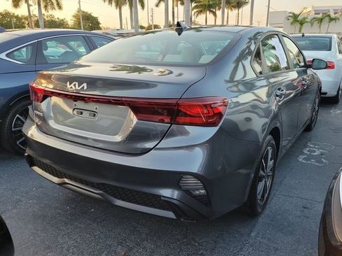 Used 2023 Kia Forte LXS w/ LXS Technology Package FWD image 3